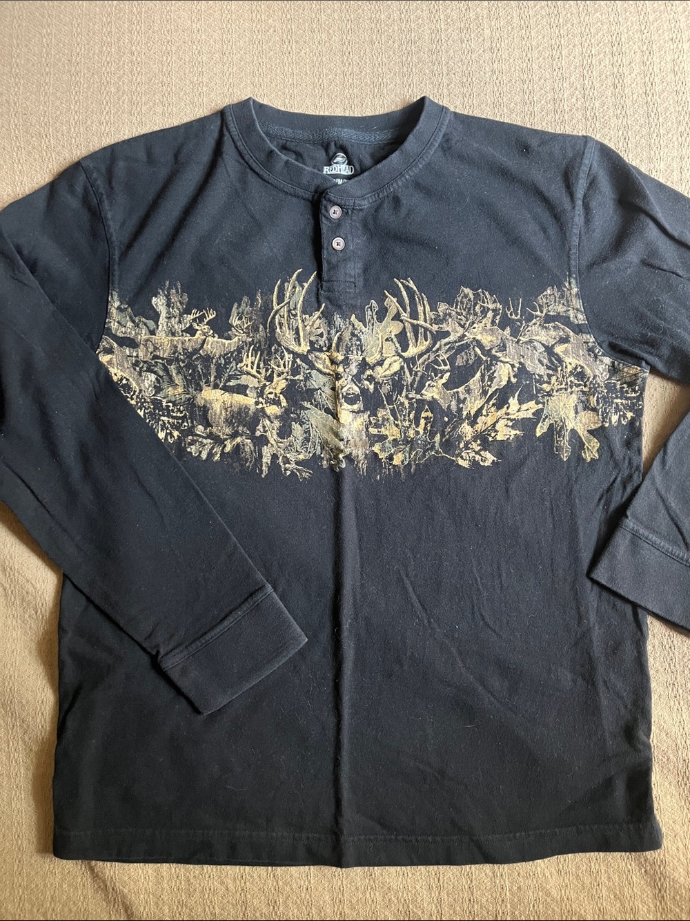 RedHead Black Long-Sleeve Henley with Gold Nature Graphic